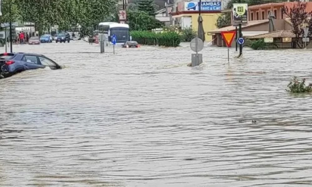 «Βούλιαξε» την χώρα ο «Μπάλλος»: Ένας αγνούμενος, προβλήματα, καταστροφές και έκτακτα μέτρα